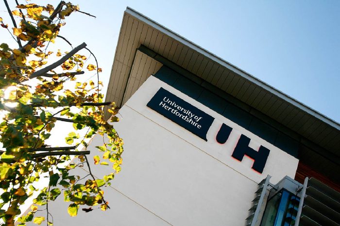 Reino Unido: Becas Para licenciatura y Maestría en Diversos Temas University of Hertfordshire